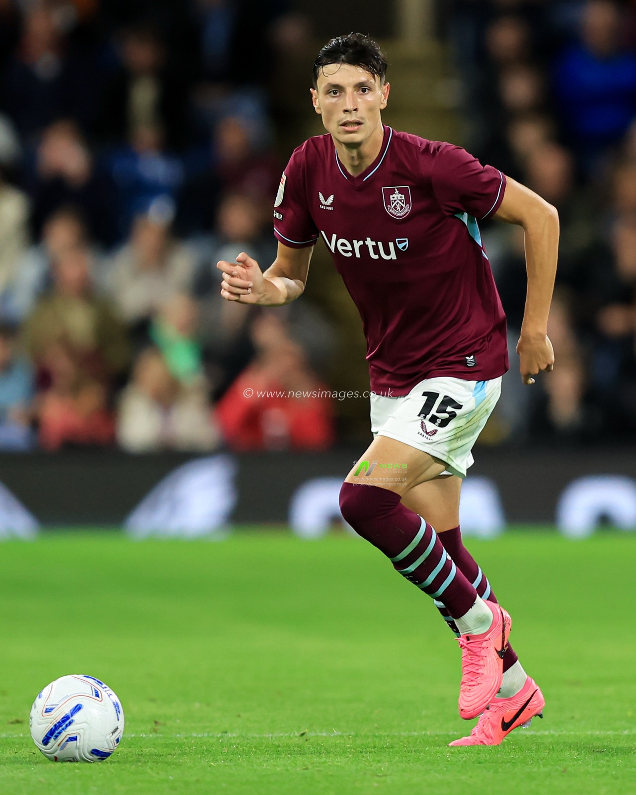 Anel Ahmedhodzic of Burnley with ball at his feet during the Sky Bet Championship match Burnley vs Middlesbrough at Turf Moor, Burnley, United Kingdom on 02 September 2026

(Photo by Jorge Horsted/News Images)
