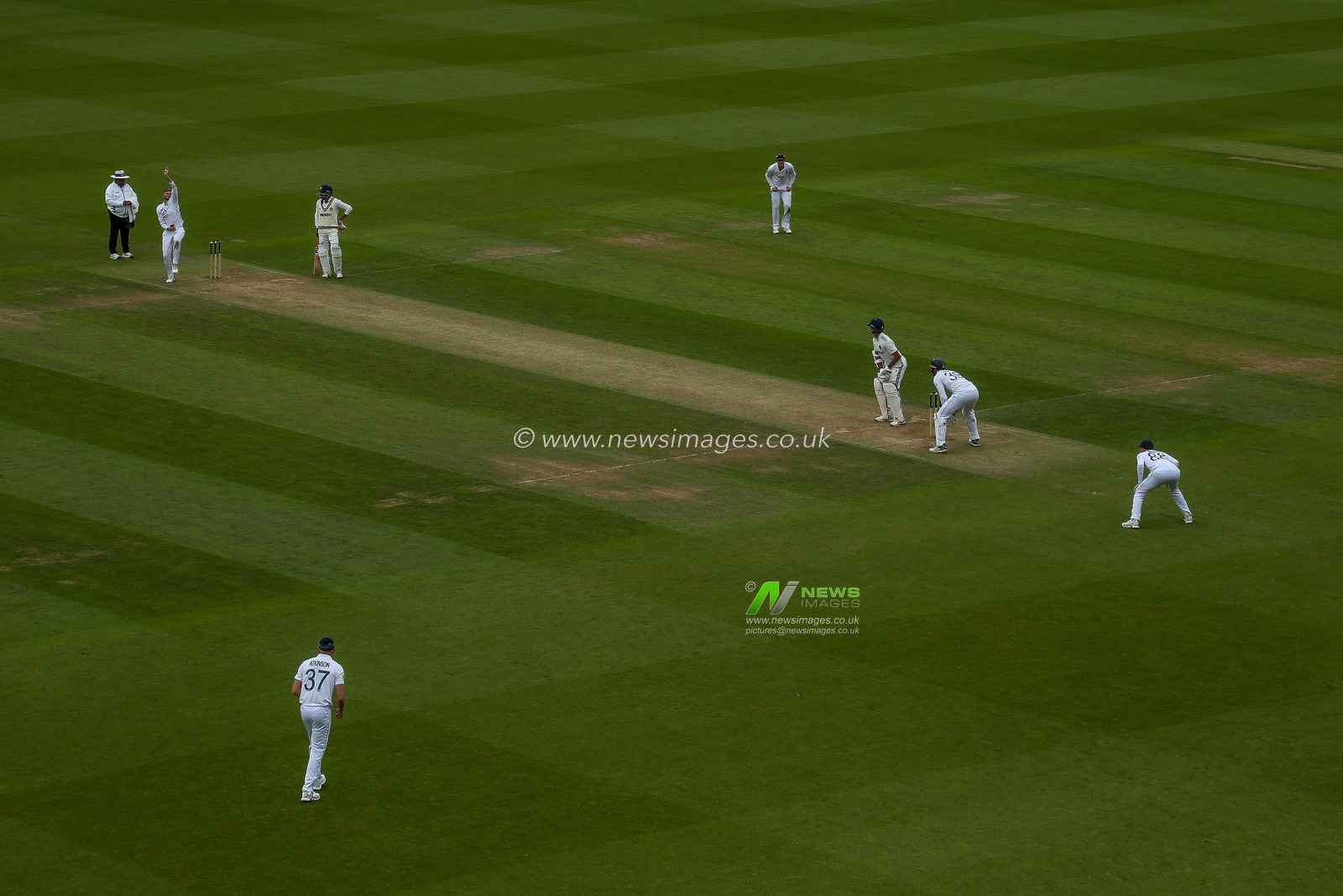 Joe Root of England bowls during the 5th Rothesay Test Match Day 3 England vs India at The Kia Oval, London, United Kingdom, 2nd August 2025

(Photo by Izzy Poles/News Images)