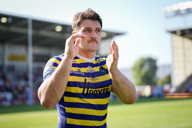 Warrington players applaud he fans and celebrate the team win at full time during the Betfred Super League round 24 match Warrington Wolves vs Huddersfield Giants at The Halliwell Jones Stadium, Warrington, United Kingdom on 23 August 2026

(Photo by Maynard Manyowa/News Images)