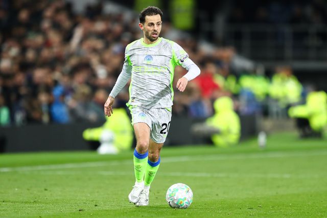 Bernardo Silva of Manchester City with ball at his feet during the Premier League match Burnley vs Manchester City at Turf Moor, Burnley, United Kingdom on 22 April 2026

(Photo by Jorge Horsted/News Images)