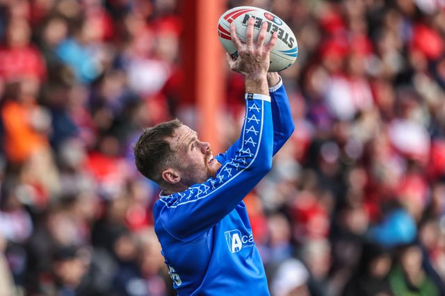 Joe Burgess of Hull KR in the pre-game warm up during the Betfred Super League Semi Final 2 match Hull KR vs St Helens at Sewell Group Craven Park, Kingston upon Hull, United Kingdom, 3rd October 2025

(Photo by Alfie Cosgrove/News Images)
