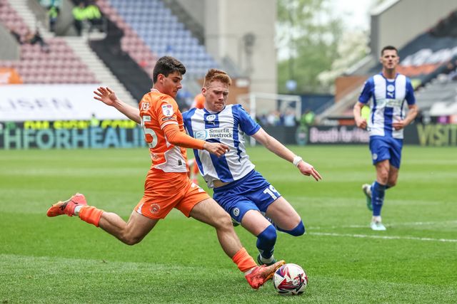 Rob Apter of Blackpool crosses the ball during the Sky Bet League 1 match Wigan Athletic vs Blackpool at The Brick Community Stadium, Wigan, United Kingdom, 26th April 2025

(Photo by Mark Cosgrove/News Images)