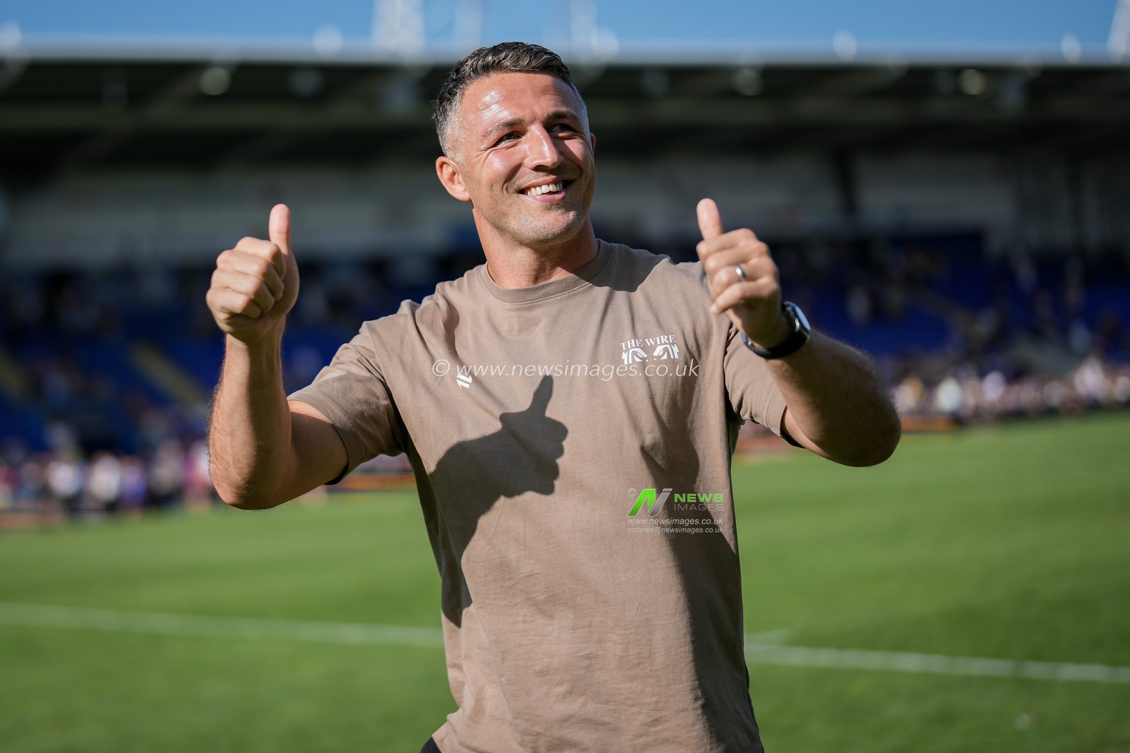 Waarington manager Sam Burgess applauds the fans at full time during the Betfred Super League round 24 match Warrington Wolves vs Huddersfield Giants at The Halliwell Jones Stadium, Warrington, United Kingdom on 23 August 2026

(Photo by Maynard Manyowa/News Images)