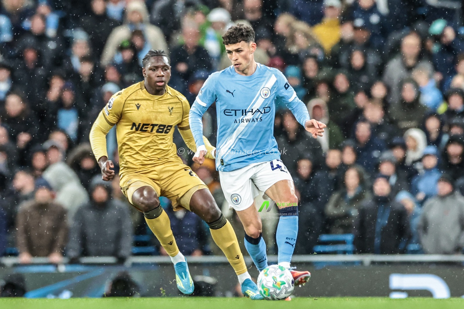 Antoine Semenyo of Manchester City breaks with the ball during the Premier League match Manchester City vs Crystal Palace at Etihad Stadium, Manchester, United Kingdom on 13 May 2026

(Photo by Mark Cosgrove/News Images)