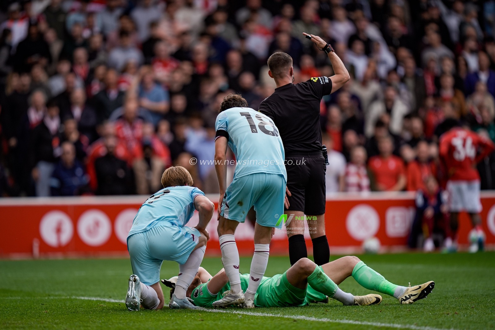 Burnley goalkeeper Martin Dubravka receives treatment during the Premier League match Nottingham Forest vs Burnley at City Ground, Nottingham, United Kingdom on 19 April 2026

(Photo by Maynard Manyowa/News Images)