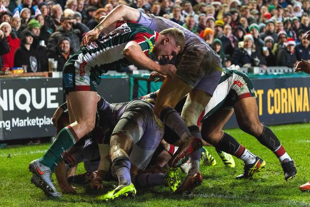 Both teams scrum for the ball on the Gloucester Try Line during the Gallagher Premiership match Leicester Tigers vs Gloucester Rugby at Mattioli Woods Welford Road Stadium, Leicester, United Kingdom, 19th December 2025

(Photo by Craig Evans/News Images)

*** GER AUT SUI OUT ***