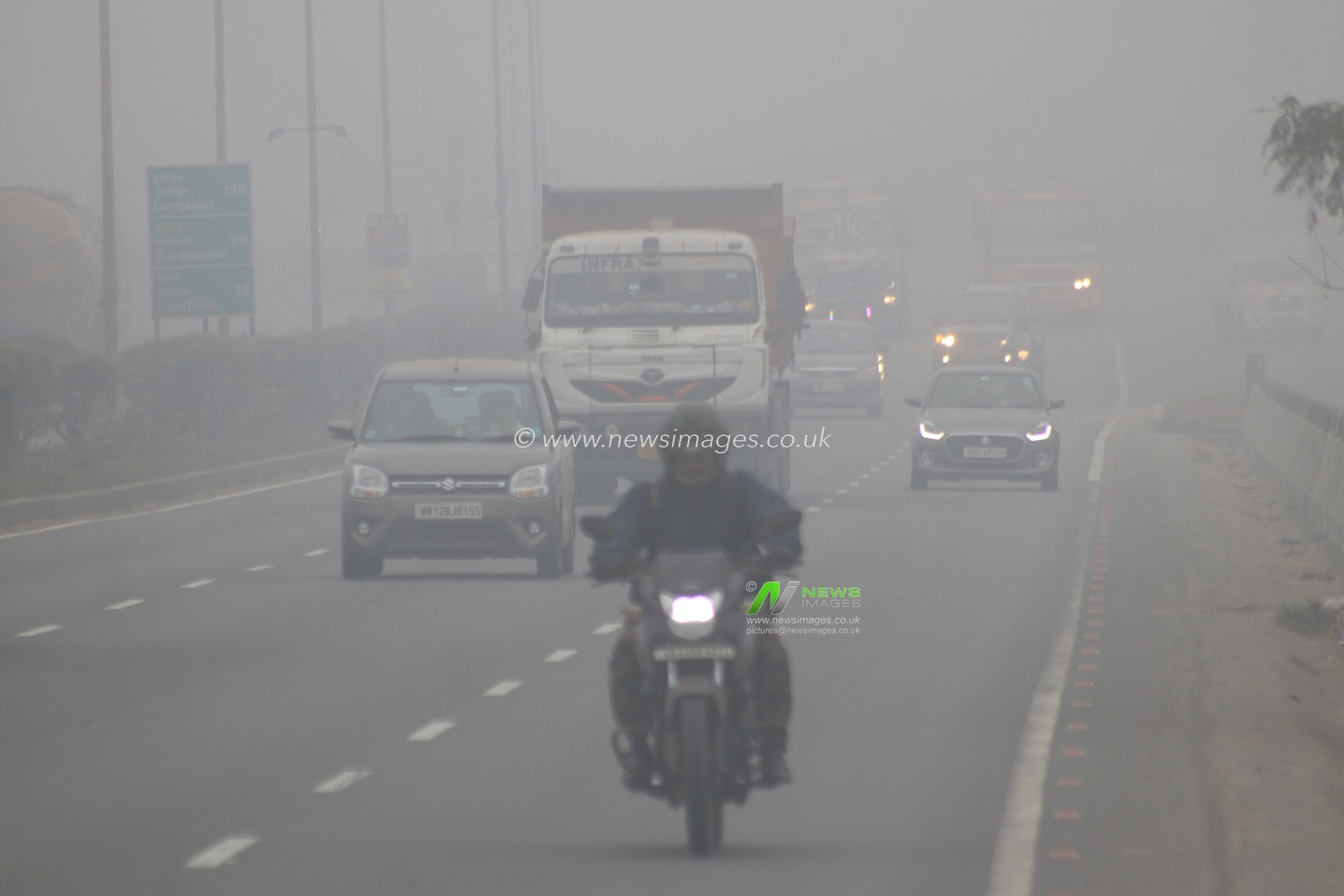 Commuters ride along National Highway NH12 amid dense fog on a cold winter morning in Howrah,West Bengal,Pictures by Debajyoti Chakraborty.(Photo: Debajyoti Chakraborty/News Images)