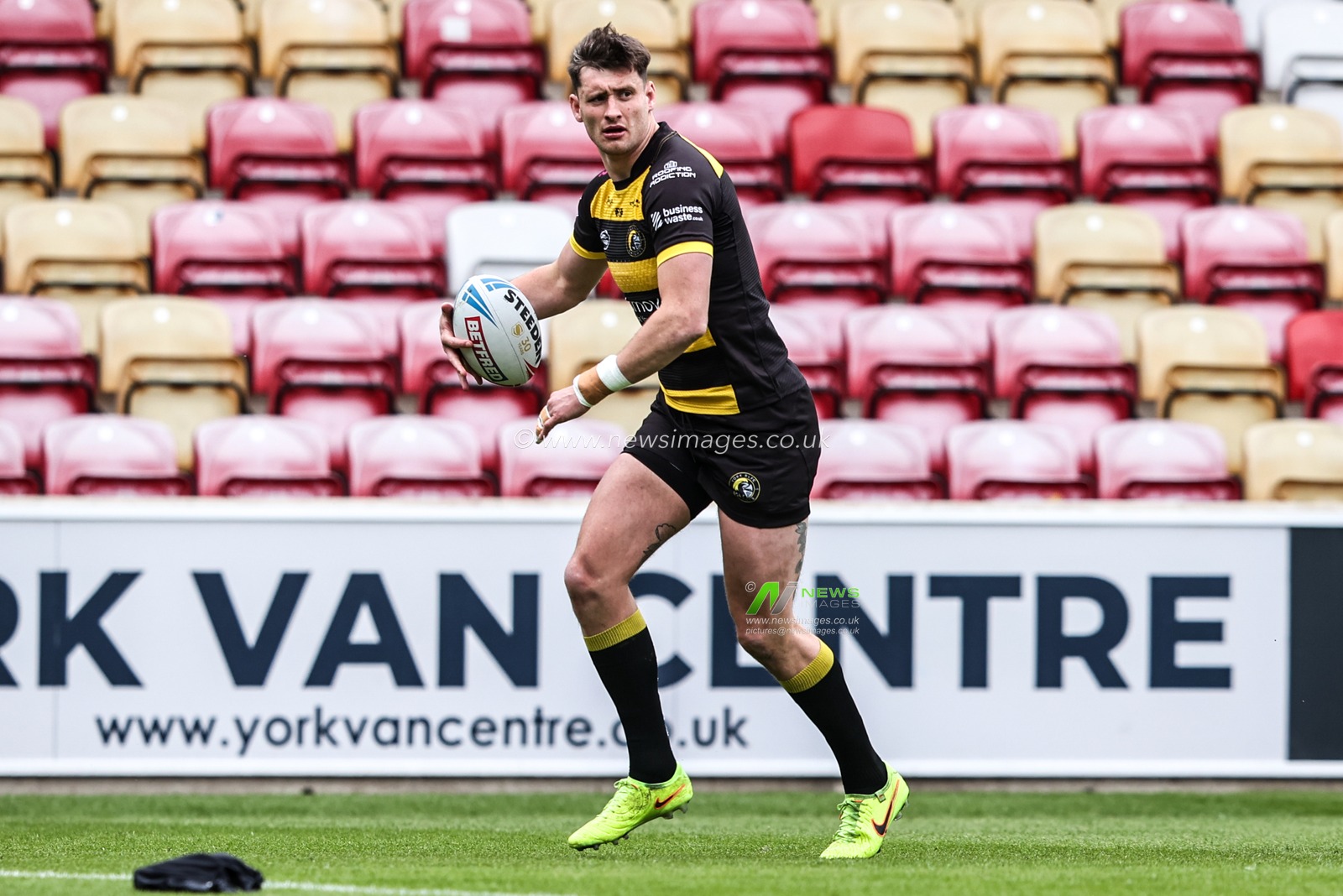 Sam Wood of York Knights in the pre-game warm up during the Betfred Super League round 12 match York Knights vs Castleford Tigers at LNER Community Stadium, York, United Kingdom on 16 May 2026

(Photo by Alfie Cosgrove/News Images)