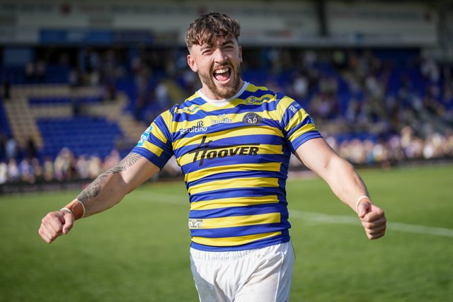 Matty Ashton of Warrington Wolves celebrates at full time during the Betfred Super League round 24 match Warrington Wolves vs Huddersfield Giants at The Halliwell Jones Stadium, Warrington, United Kingdom on 23 August 2026

(Photo by Maynard Manyowa/News Images)