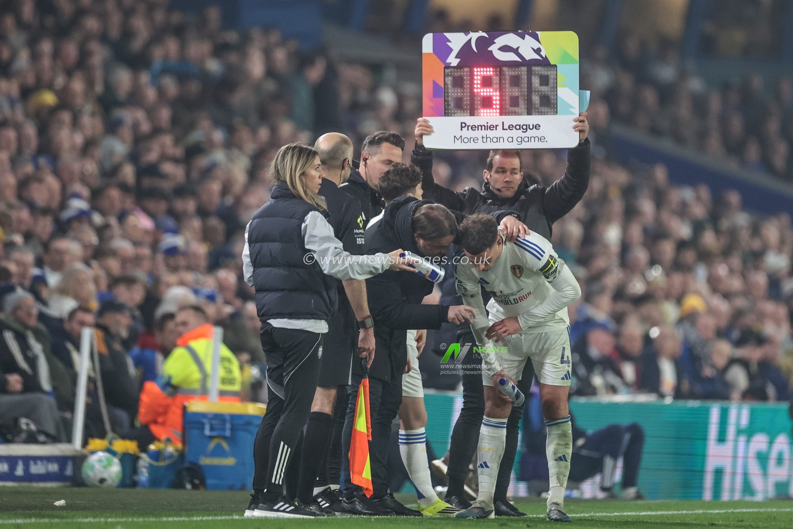 Daniel Farke manager of Leeds United gives instruction to Ethan Ampadu of Leeds United during the Premier League match Leeds United vs Brentford at Elland Road, Leeds, United Kingdom on 21 March 2026

(Photo by Mark Cosgrove/News Images)