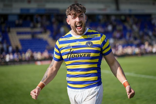 Matty Ashton of Warrington Wolves celebrates at full time during the Betfred Super League round 24 match Warrington Wolves vs Huddersfield Giants at The Halliwell Jones Stadium, Warrington, United Kingdom on 23 August 2026

(Photo by Maynard Manyowa/News Images)
