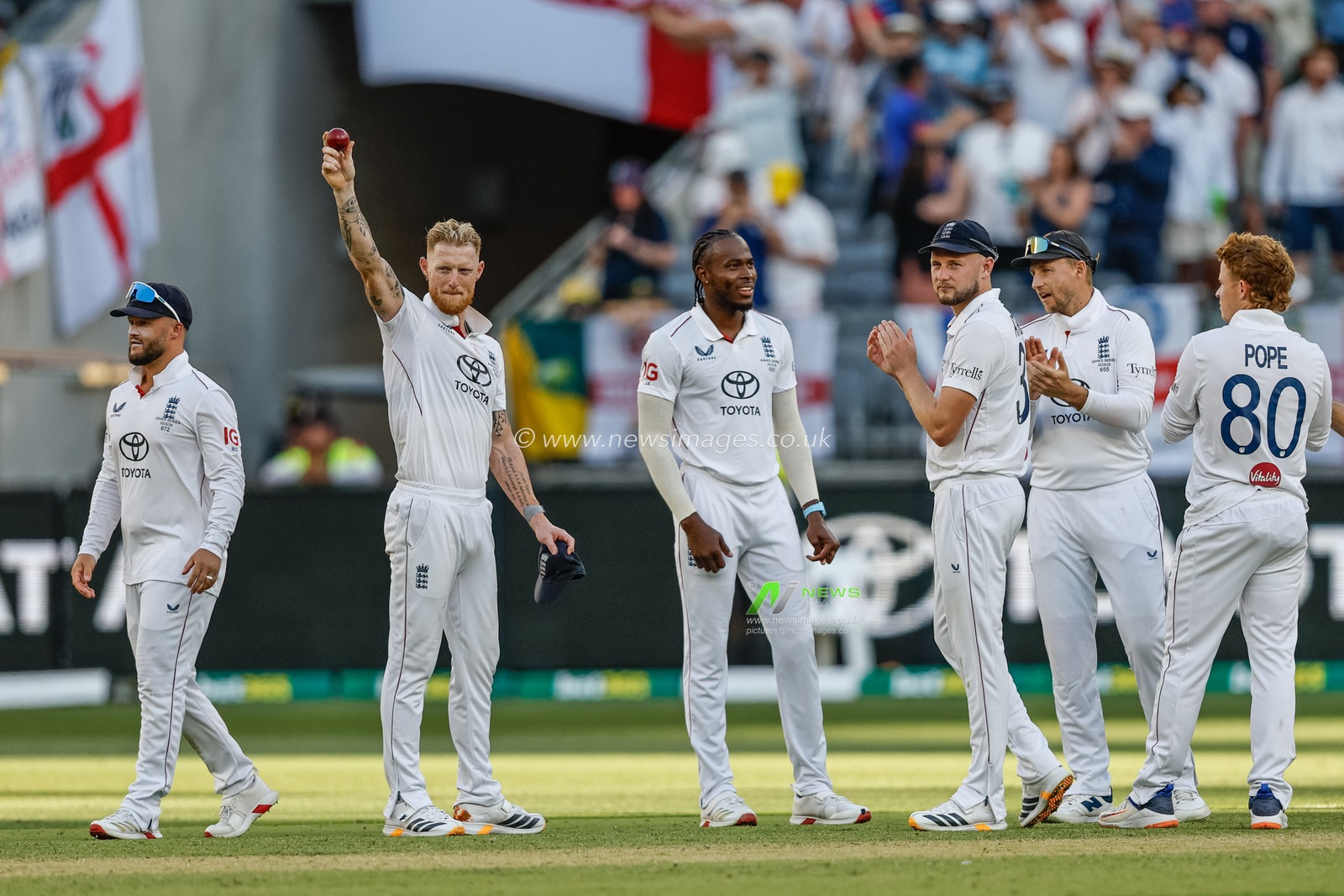 England captain Ben Stokes celebrates his 5th wicket of the session during the NRMA Insurance Ashes First Test Day 1 Series Australia vs England at Optus Stadium, Perth, Australia, 20th November 2025

(Photo by Santanu Banik/News Images)

*** GER AUT SUI OUT ***