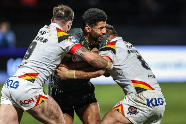 Kallum Watkins of Leeds Rhinos is tackled by Andy Ackers of Bradford Bulls and Ryan Sutton of Bradford Bulls during the Betfred Super League round 7 match Bradford Bulls vs Leeds Rhinos at Odsal Stadium, Bradford, United Kingdom on 03 April 2026

(Photo by Alfie Cosgrove/News Images)