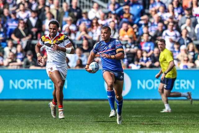 Corey Hall of Wakefield Trinity breaks with the ball during the Betfred Super League round 8 match Wakefield Trinity vs Bradford Bulls at DIY Kitchens Stadium, Wakefield, United Kingdom on 18 April 2026

(Photo by Alfie Cosgrove/News Images)