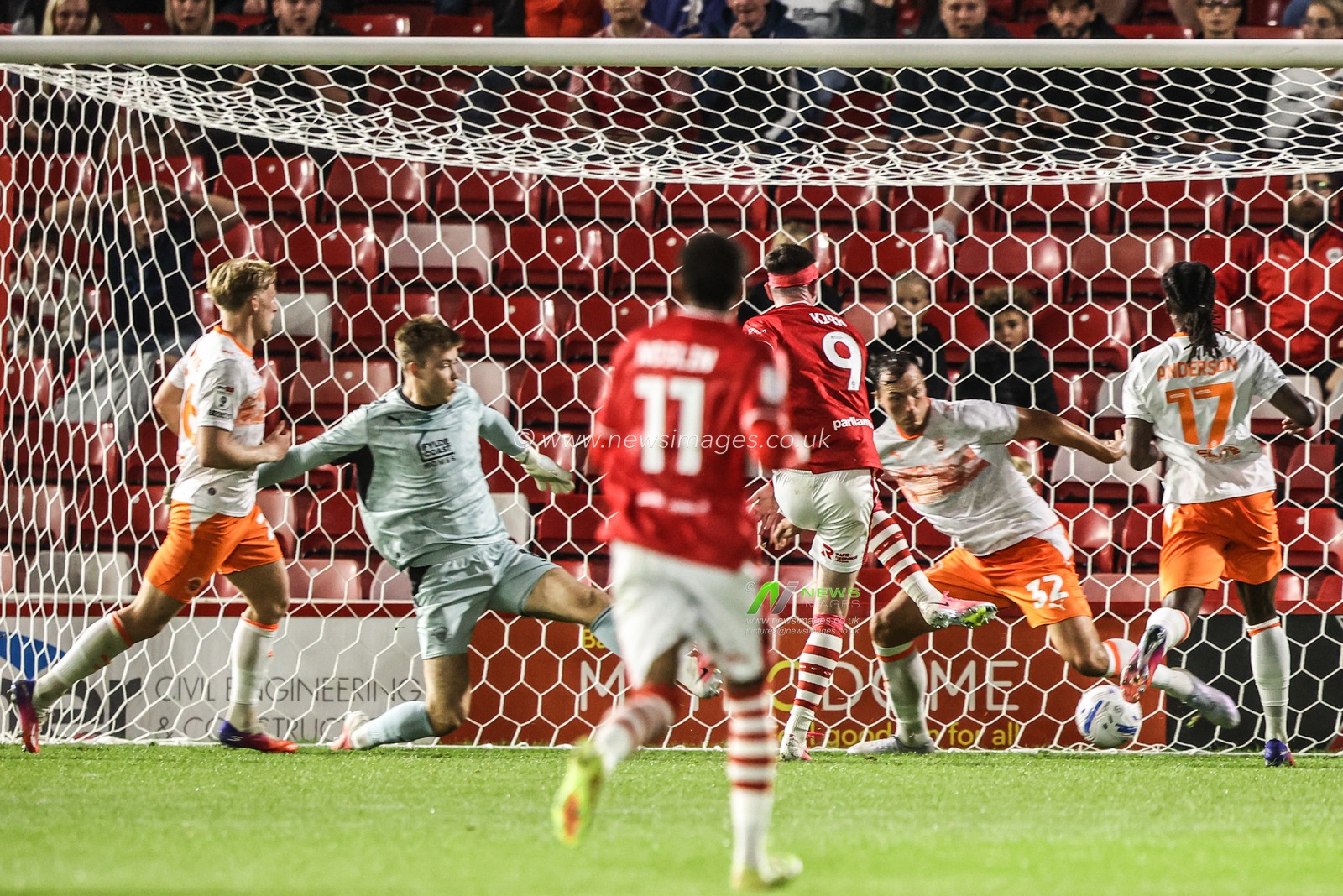 Josh Earl of Blackpool blocks a shot from Makenzie Kirk of Barnsley during the Sky Bet League One match Barnsley vs Blackpool at Oakwell, Barnsley, United Kingdom on 02 September 2026

(Photo by Alfie Cosgrove/News Images)