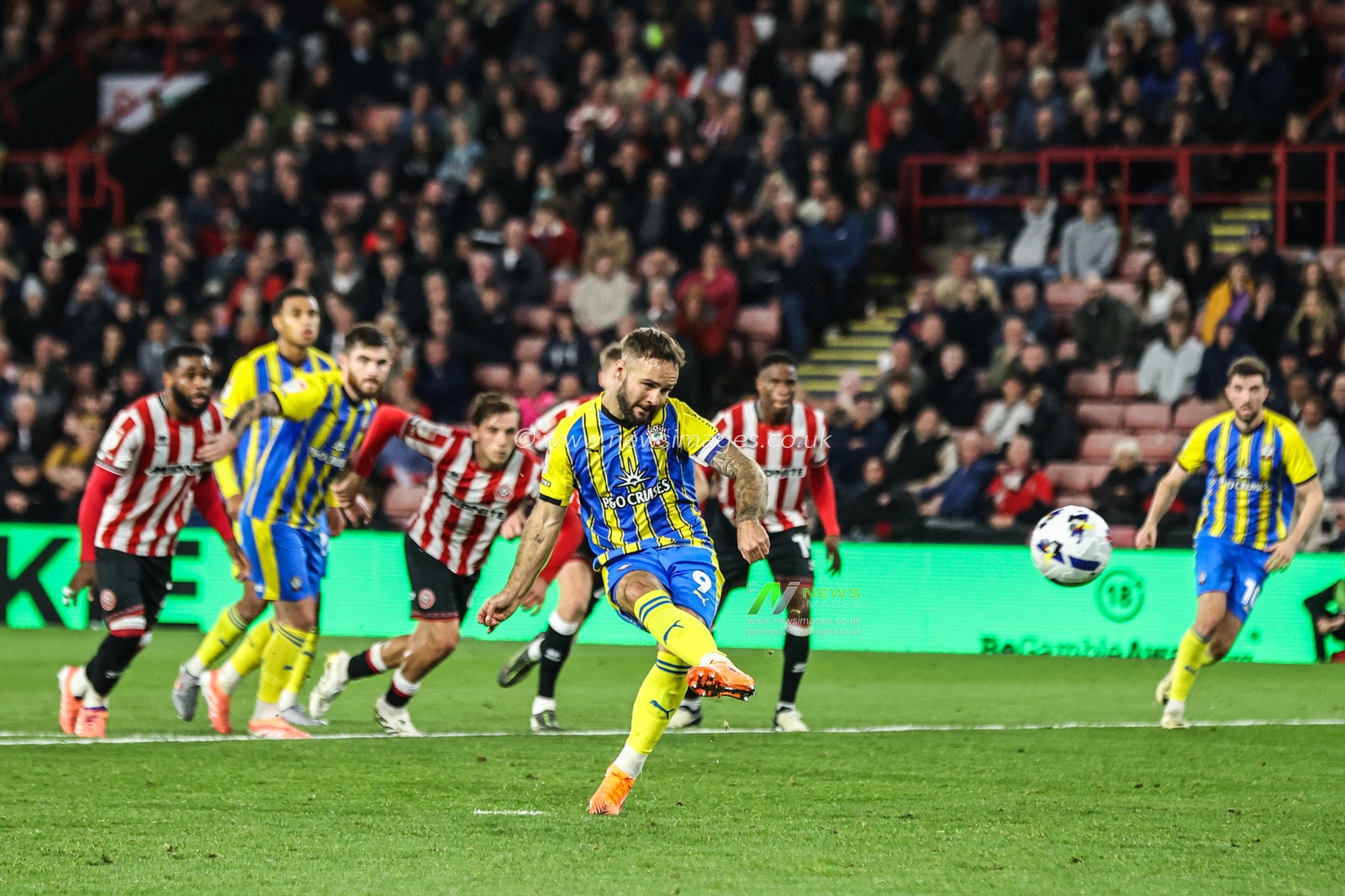 Adam Armstrong of Southampton misses a penalty at the end of the first half during the Sky Bet Championship match Sheffield United vs Southampton at Bramall Lane, Sheffield, United Kingdom, 30th September 2025

(Photo by Alfie Cosgrove/News Images)