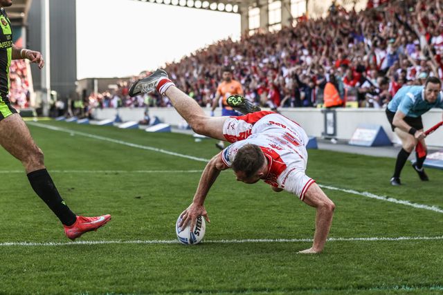 Joe Burgess of Hull KR goes over for a try during the Betfred Challenge Cup Semi-final match Hull KR vs Catalans Dragons at LNER Community Stadium, York, United Kingdom, 10th May 2025

(Photo by Alfie Cosgrove/News Images)