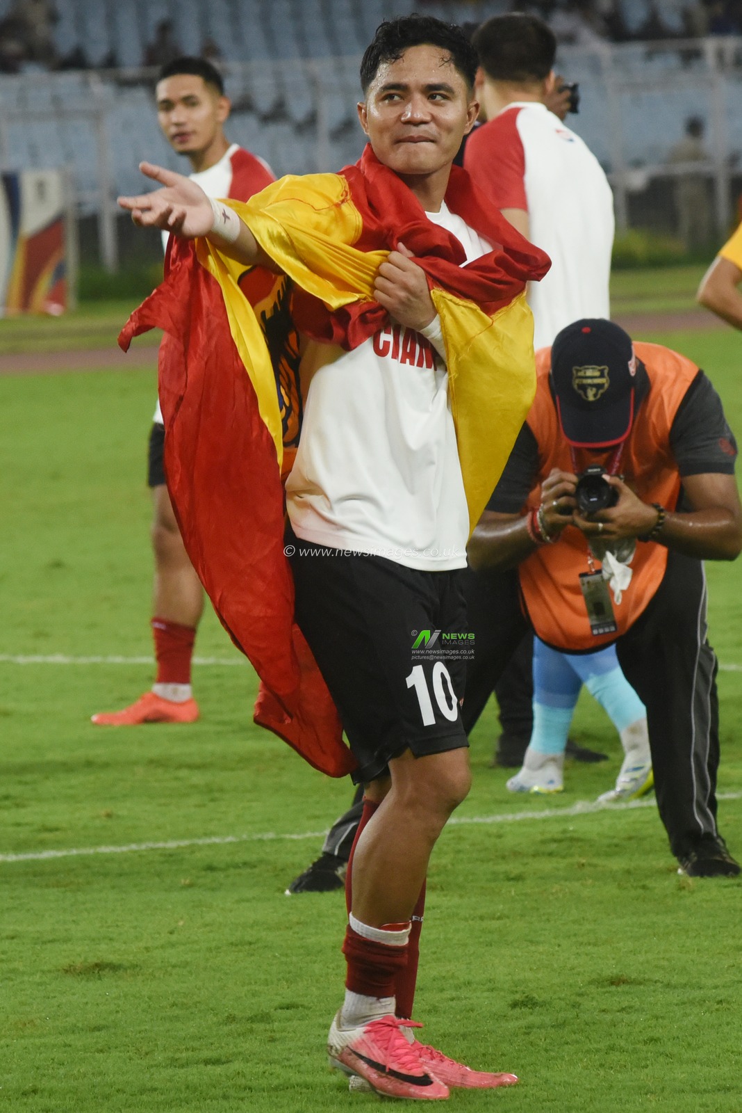 East Bengal FC player Edmund Lalrindika celebrates after winning the 135th Durand Cup final against Mohun Bagan Super Giant at the Vivekananda Yuba Bharati Krirangan in Kolkata, India, August 23, 2026. Photo by Debajyoti Chakraborty.(Photo: Debajyoti Chakraborty/News Images)