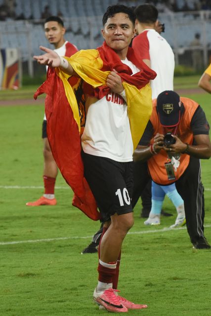 East Bengal FC player Edmund Lalrindika celebrates after winning the 135th Durand Cup final against Mohun Bagan Super Giant at the Vivekananda Yuba Bharati Krirangan in Kolkata, India, August 23, 2026. Photo by Debajyoti Chakraborty.(Photo: Debajyoti Chakraborty/News Images)