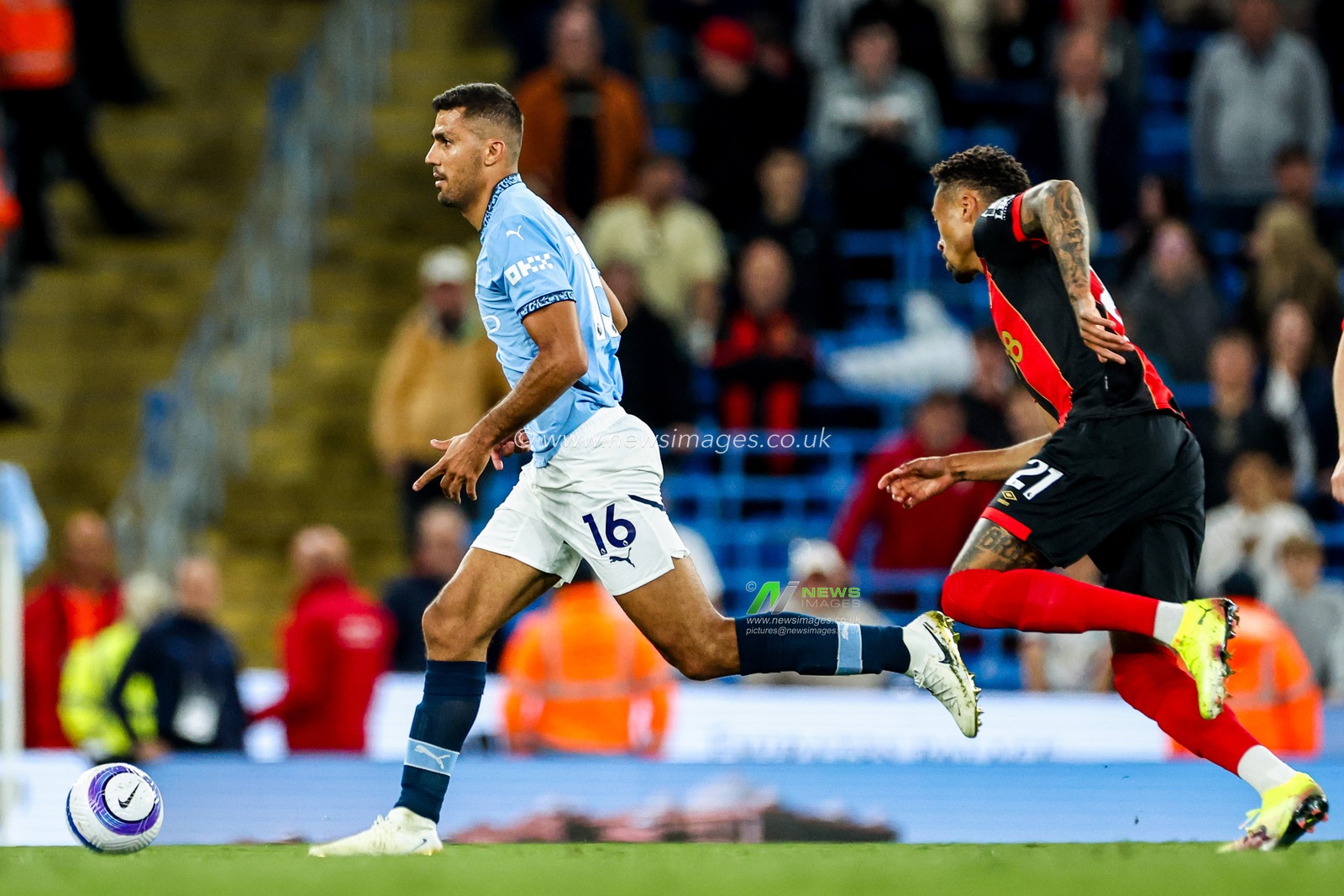 Rodrigo of Manchester City is put under pressure by Daniel Jebbison of AFC Bournemouth during the Premier League match Manchester City vs Bournemouth at Etihad Stadium, Manchester, United Kingdom, 20th May 2025

(Photo by Mark Cosgrove/News Images)