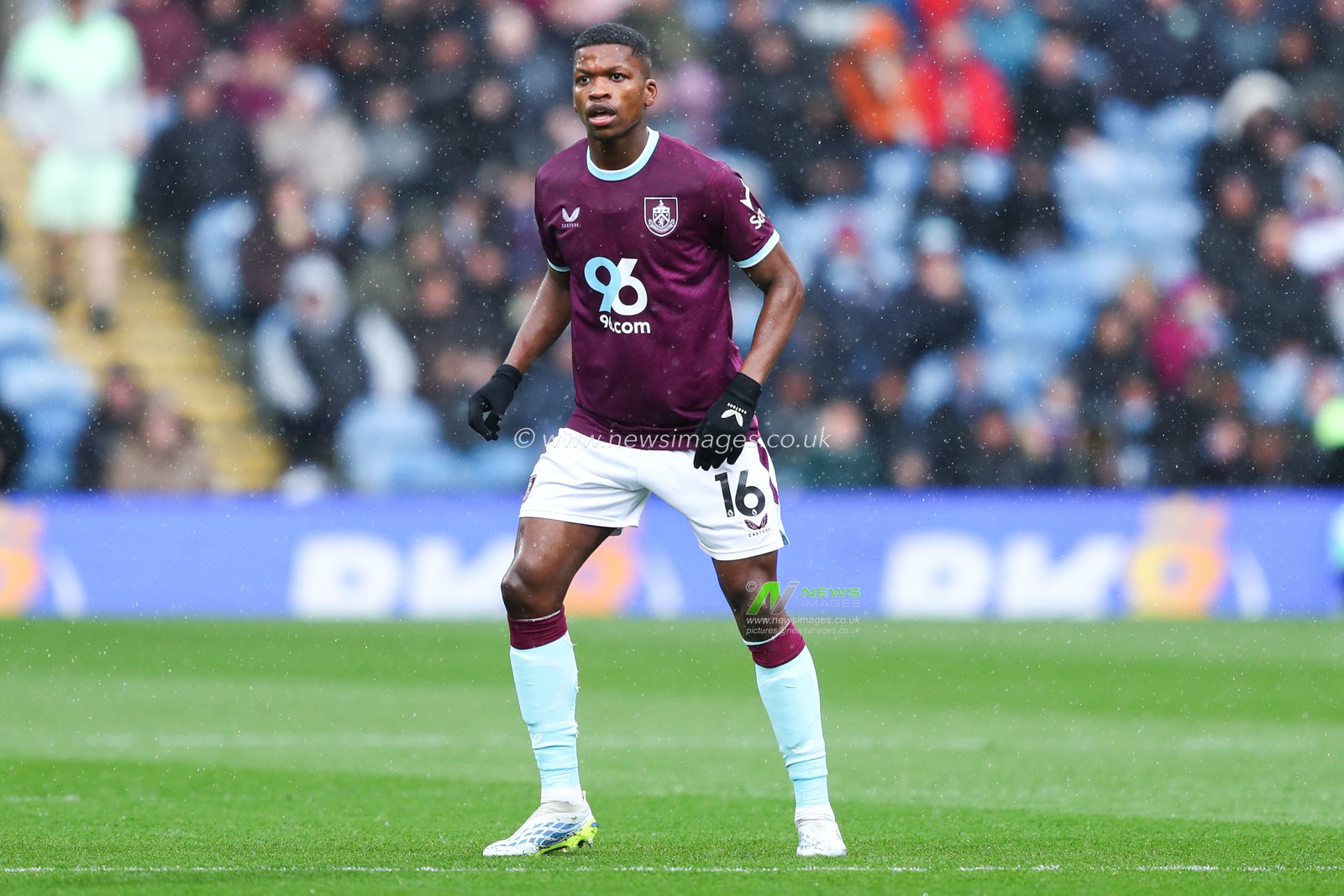 Florentino Luis of Burnley during the Premier League match Burnley vs Brighton & Hove Albion at Turf Moor, Burnley, United Kingdom on 11 April 2026

(Photo by Jorge Horsted/News Images)