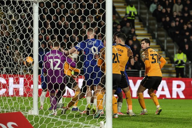 Pedro Neto of Chelsea scores to make it 0-2 during the Emirates FA Cup 4th Round match Hull City vs Chelsea at MKM Stadium, Hull, United Kingdom on 13 February 2026

(Photo by Mark Cosgrove/News Images)