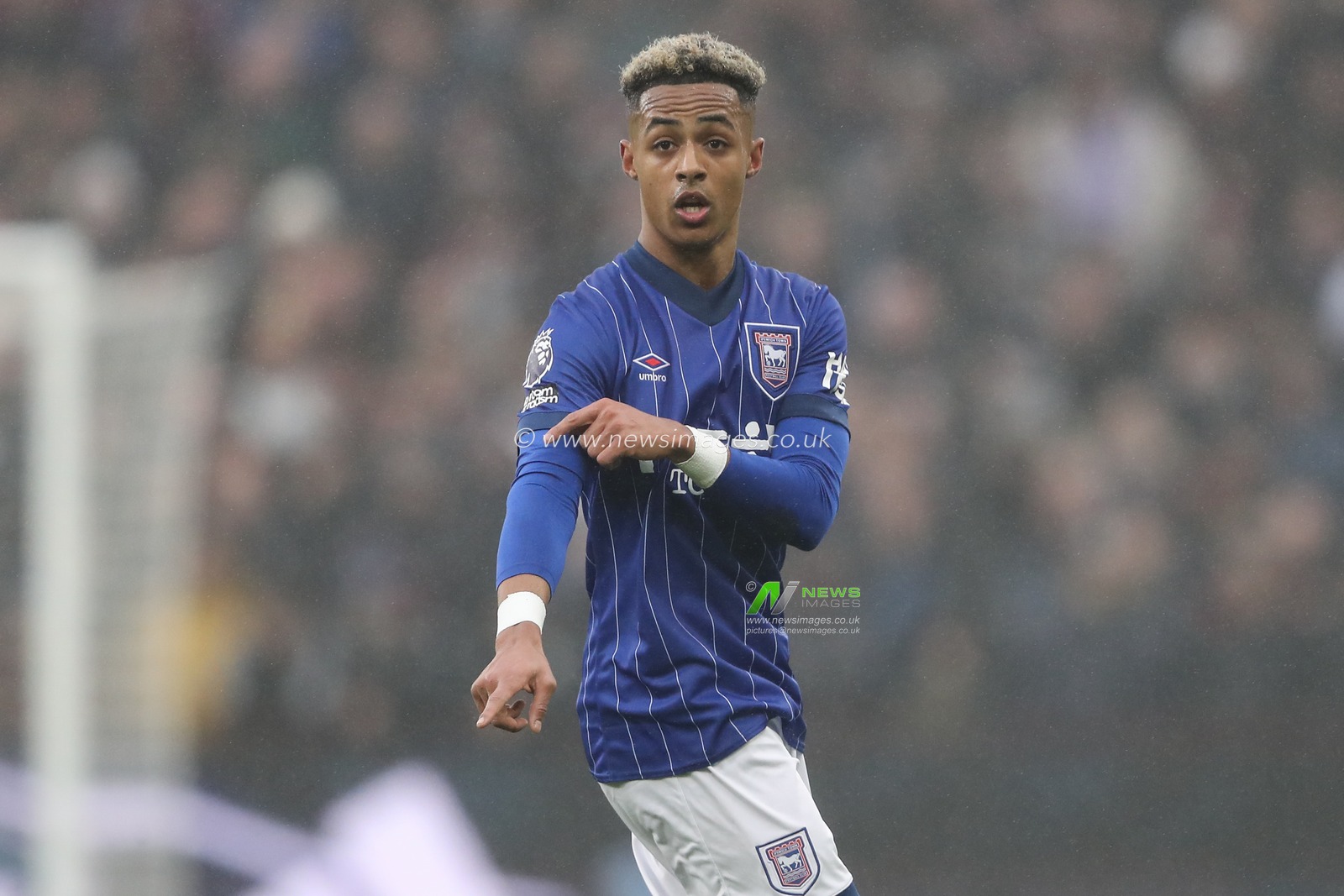 Omari Hutchinson of Ipswich Town gives his teammates instructions during the Premier League match Aston Villa vs Ipswich Town at Villa Park, Birmingham, United Kingdom, 15th February 2025

(Photo by Gareth Evans/News Images)