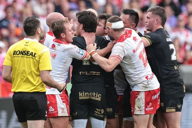 Tempers flare between both teams during the Betfred Super League Round 25 match Hull KR vs Hull FC at Sewell Group Craven Park, Kingston upon Hull, United Kingdom, 7th September 2025

(Photo by Mark Cosgrove/News Images)