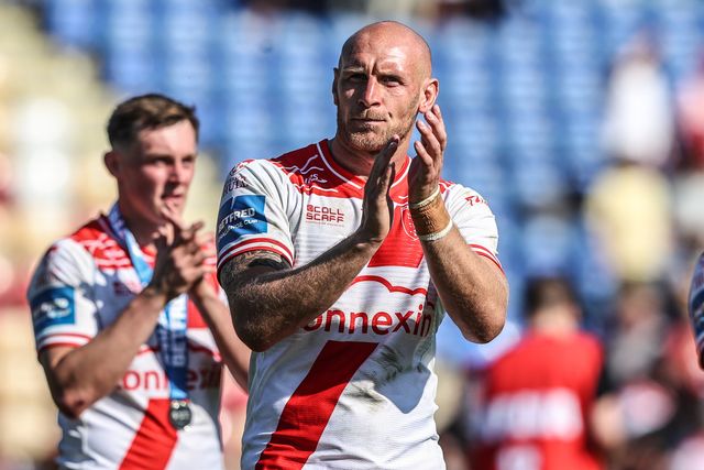 Dean Hadley of Hull KR applauds the fans after the game during the Betfred Challenge Cup Semi-final match Hull KR vs Catalans Dragons at LNER Community Stadium, York, United Kingdom, 10th May 2025

(Photo by Alfie Cosgrove/News Images)