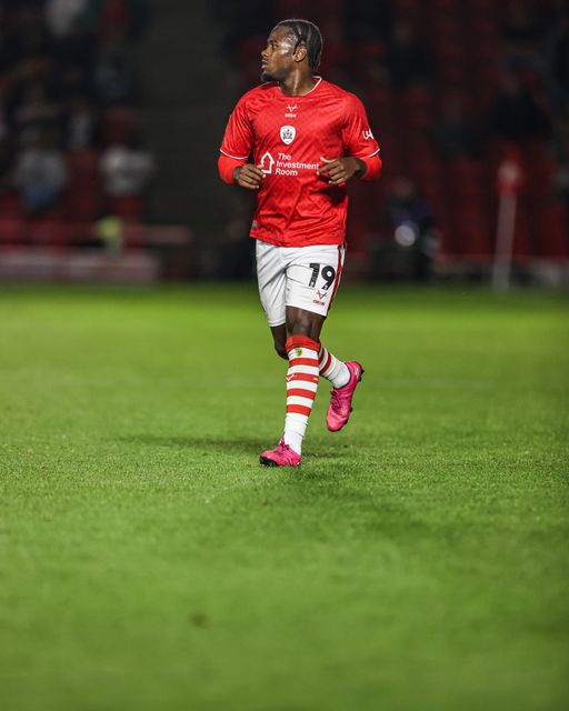 Reyes Cleary of Barnsley during the Sky Bet League One match Barnsley vs Blackpool at Oakwell, Barnsley, United Kingdom on 02 September 2026

(Photo by Alfie Cosgrove/News Images)