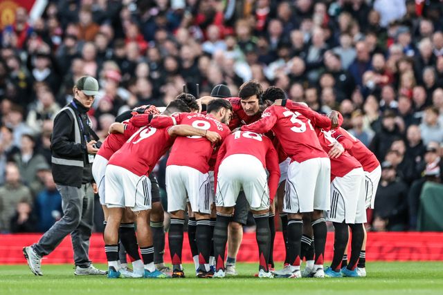 Manchester United have a team huddle during the Premier League match Manchester United vs Brentford at Old Trafford, Manchester, United Kingdom on 27 April 2026

(Photo by Mark Cosgrove/News Images)