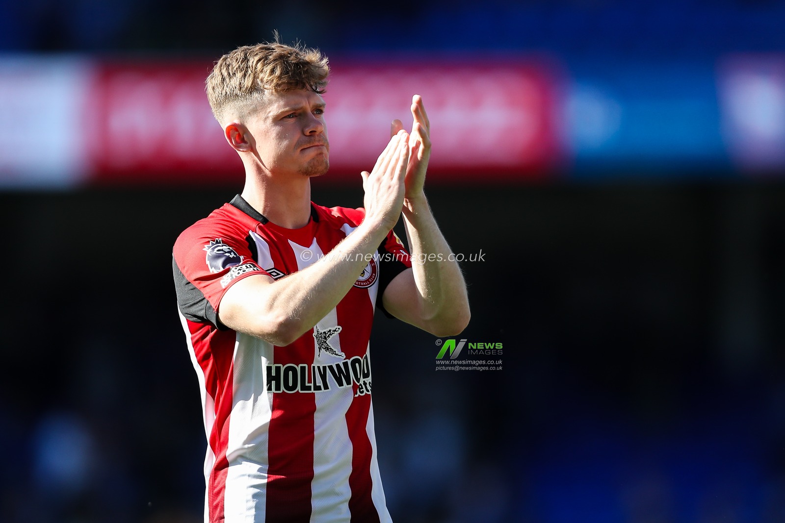 Keane Lewis-Potter of Brentford applauds the travelling fans after the Premier League match Ipswich Town vs Brentford at Portman Road, Ipswich, United Kingdom, 10th May 2025

(Photo by Izzy Poles/News Images)