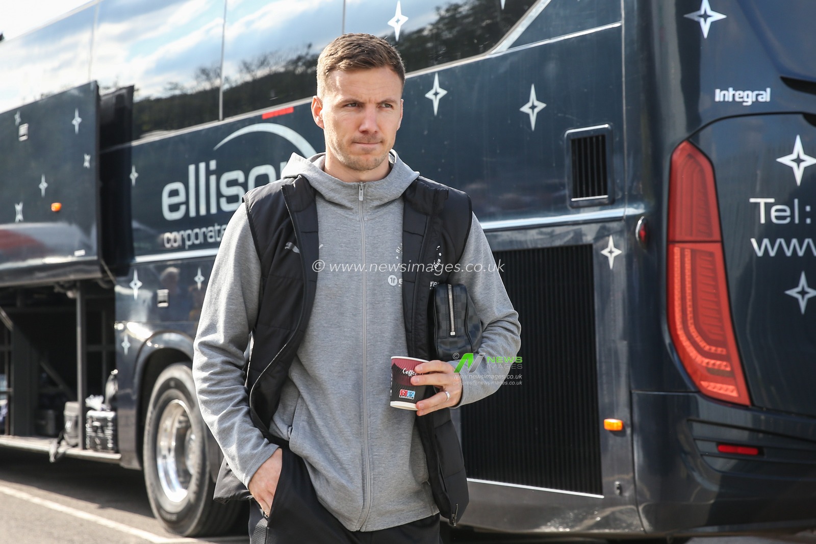Lee Evans of Blackpool arrives ahead of the Sky Bet League 1 match Mansfield Town vs Blackpool at One Call Stadium, Mansfield, United Kingdom, 5th October 2024

(Photo by Gareth Evans/News Images)