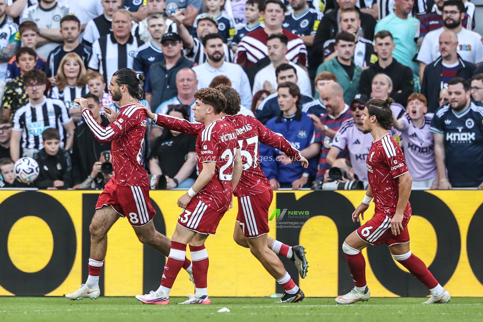 Dominik Szoboszlai of Liverpool celebrates his goal to make it 2-2 during the Premier League match Newcastle Untied vs Liverpool at St. James's Park, Newcastle, United Kingdom on 23 August 2026

(Photo by Alfie Cosgrove/News Images)