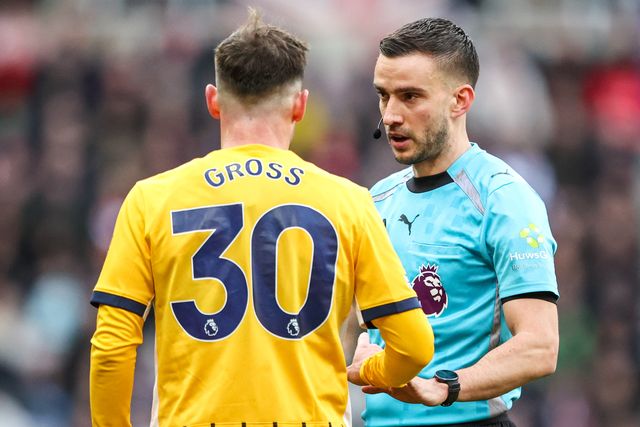 Referee Thomas Kirk gives instructions to Pascal Groß of Brighton & Hove Albion during the Premier League match Sunderland vs Brighton & Hove Albion at Stadium Of Light, Sunderland, United Kingdom on 14 March 2026

(Photo by Alfie Cosgrove/News Images)