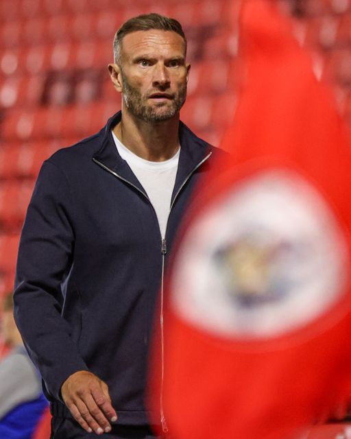 Ian Evatt manager of Blackpool walks back to the dressing rooms at half time during the Sky Bet League One match Barnsley vs Blackpool at Oakwell, Barnsley, United Kingdom on 02 September 2026

(Photo by Alfie Cosgrove/News Images)