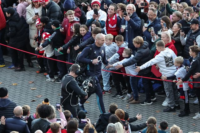 Steve Borthwick head coach of England is greeted buy the fans as he arrives during the Quilter Nations Series 2025 match England vs Fiji at Allianz Stadium, Twickenham, United Kingdom, 8th November 2025

(Photo by Mark Cosgrove/News Images)

*** GER AUT SUI OUT ***