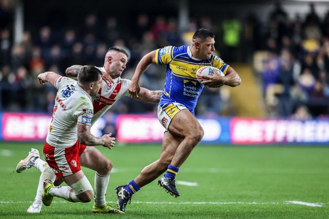 Ryan Hall of Leeds Rhinos breaks with the ball during the Betfred Super League play-off Eliminator 1 match Leeds Rhinos vs St Helens at Headingley Stadium, Leeds, United Kingdom, 27th September 2025

(Photo by Alfie Cosgrove/News Images)
