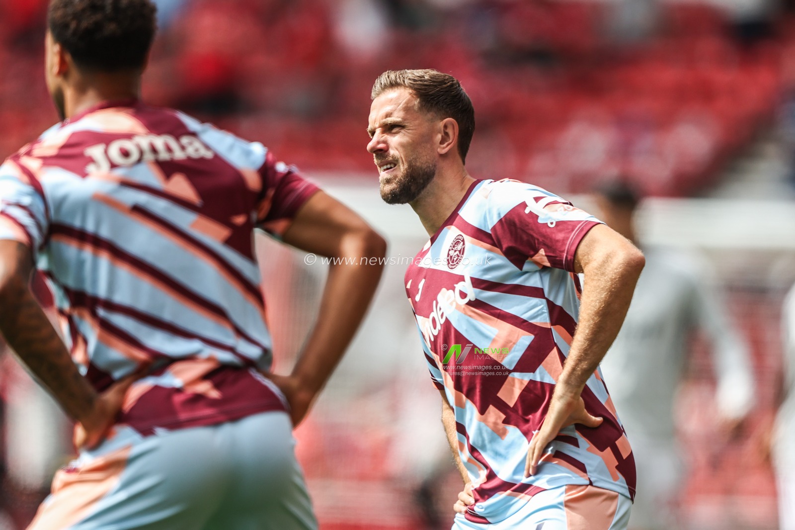 Jordan Henderson of Brentford in the pregame warmup session during the Premier League match Nottingham Forest vs Brentford at City Ground, Nottingham, United Kingdom, 16th August 2025

(Photo by Alfie Cosgrove/News Images)