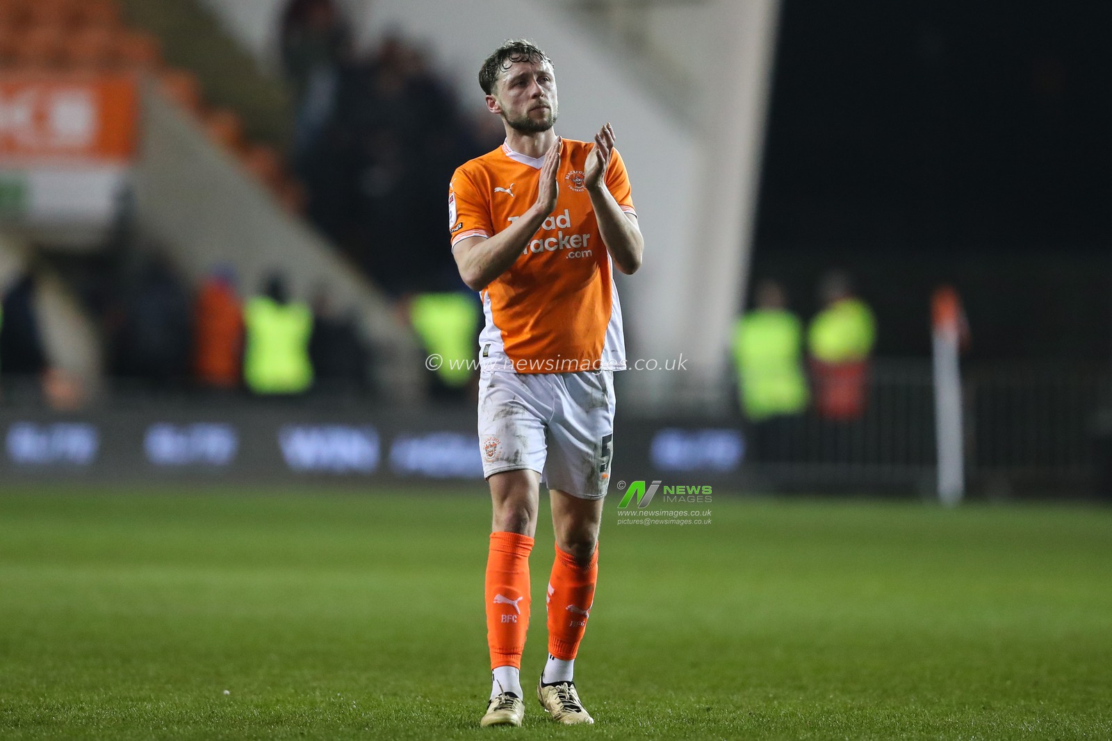 Matthew Pennington of Blackpool applauds the home fans after the Sky Bet League 1 match Blackpool vs Peterborough United at Bloomfield Road, Blackpool, United Kingdom, 4th March 2025

(Photo by Gareth Evans/News Images)