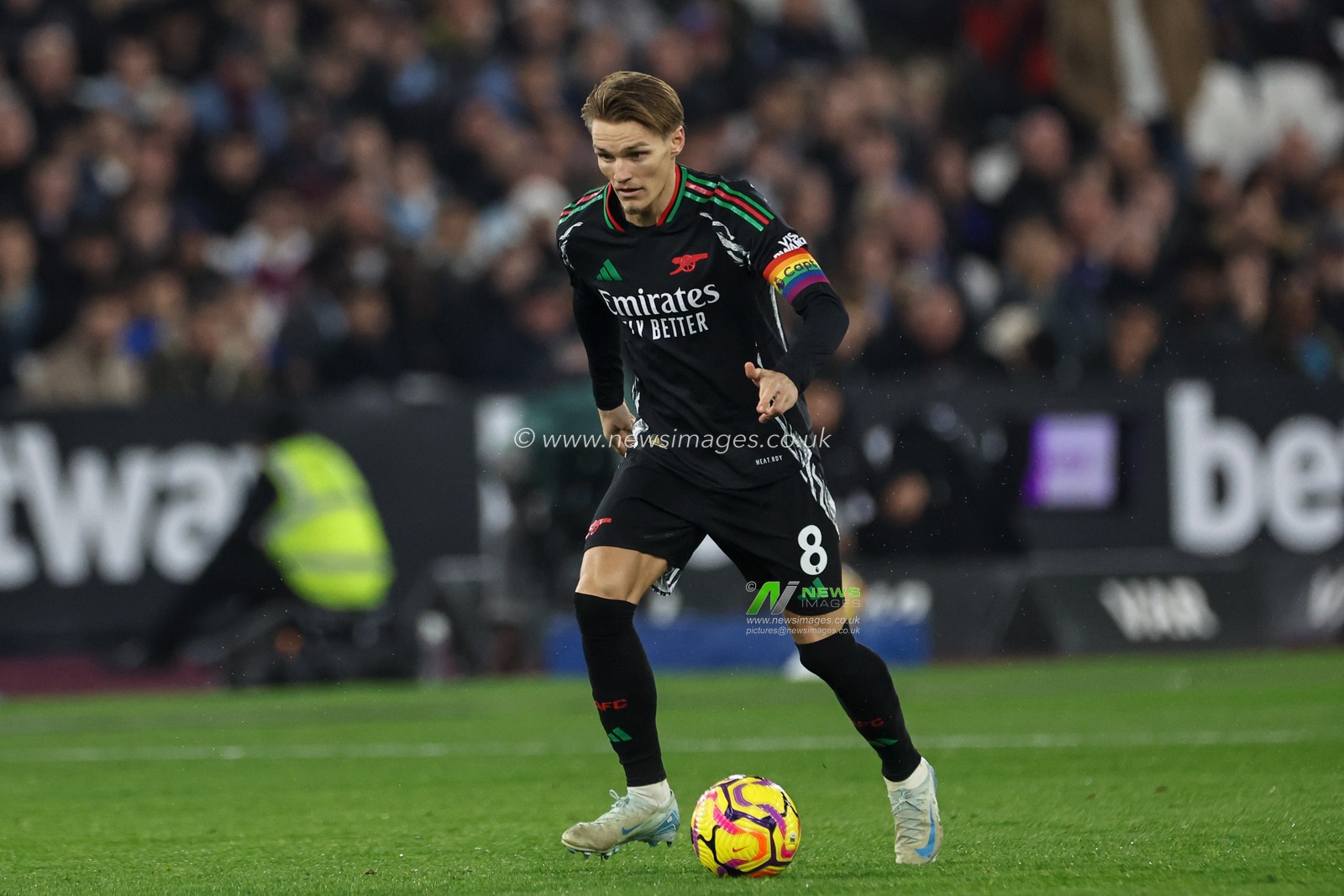Martin Ã˜degaard of Arsenal during the Premier League match West Ham United vs Arsenal at London Stadium, London, United Kingdom, 30th November 2024

(Photo by Mark Cosgrove/News Images)