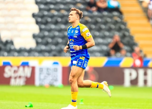 Tom Nicholson-Watton of Leeds Rhinos in the pre-game warm up  during the Betfred Super League Round 24 match Hull FC vs Leeds Rhinos at MKM Stadium, Hull, United Kingdom, 30th August 2025

(Photo by Richard Bierton/News Images)