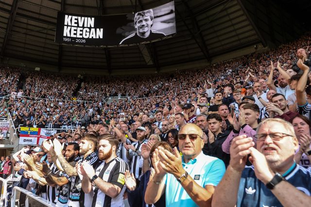 Newcastle fans applaud in memory of Kevin Keegan during the Premier League match Newcastle Untied vs Liverpool at St. James's Park, Newcastle, United Kingdom on 23 August 2026

(Photo by Alfie Cosgrove/News Images)