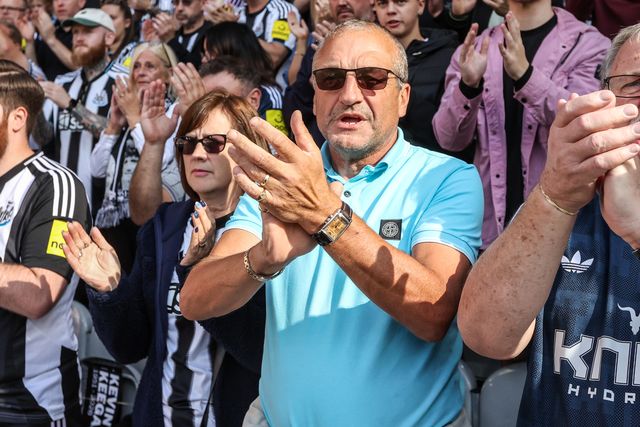 Newcastle fans applaud in memory of Kevin Keegan during the Premier League match Newcastle Untied vs Liverpool at St. James's Park, Newcastle, United Kingdom on 23 August 2026

(Photo by Alfie Cosgrove/News Images)