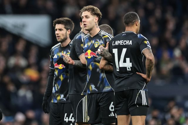 Joe Rodon of Leeds United holds a wall together as City take a free kick during the Premier League match Manchester City vs Leeds United at Etihad Stadium, Manchester, United Kingdom, 29th November 2025

(Photo by Mark Cosgrove/News Images)

*** GER AUT SUI OUT ***