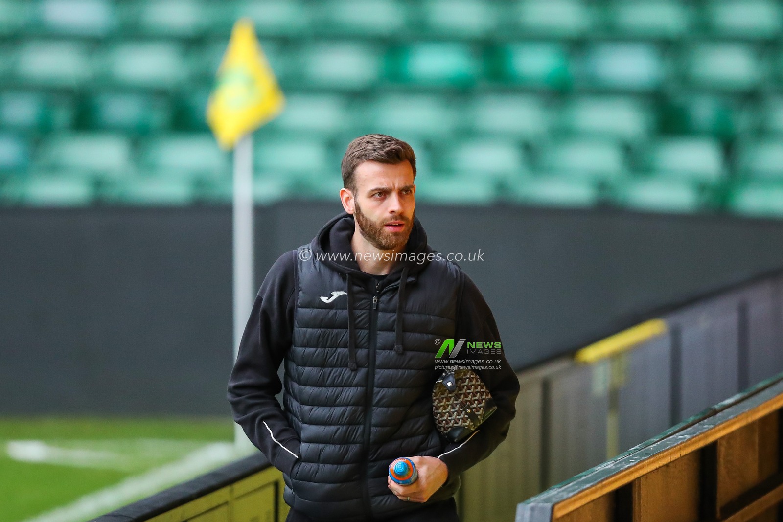 Angus Gunn of Norwich City arrives at Carrow Road prior to during the Sky Bet Championship match Norwich City vs Burnley at Carrow Road, Norwich, United Kingdom, 15th December 2024

(Photo by Izzy Poles/News Images)