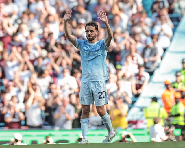 Bernardo Silva of Manchester City is substituted off and leaves the field to a standing ovation during the Premier League match Manchester City vs Aston Villa at Etihad Stadium, Manchester, United Kingdom on 24 May 2026

(Photo by Mark Cosgrove/News Images)