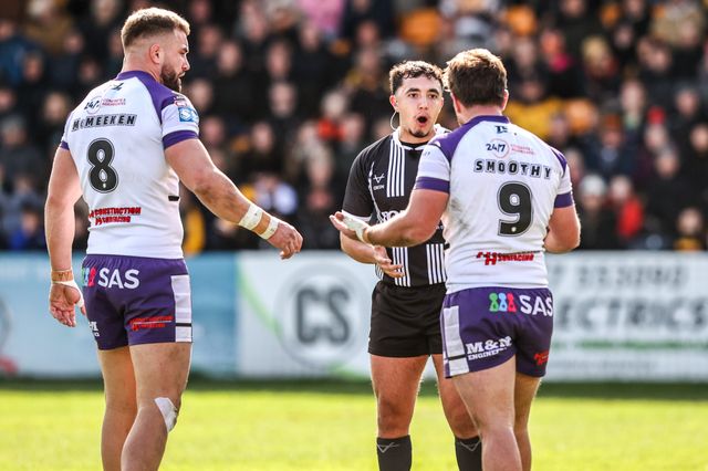 Tyson Smoothy of Wakefield Trinity appeals to referee Liam Rush during the Betfred Super League round 7 match Castleford Tigers vs Wakefield Trinity at OneBore Stadium, Castleford, Untied Kingdom on 05 April 2026

(Photo by Alfie Cosgrove/News Images)