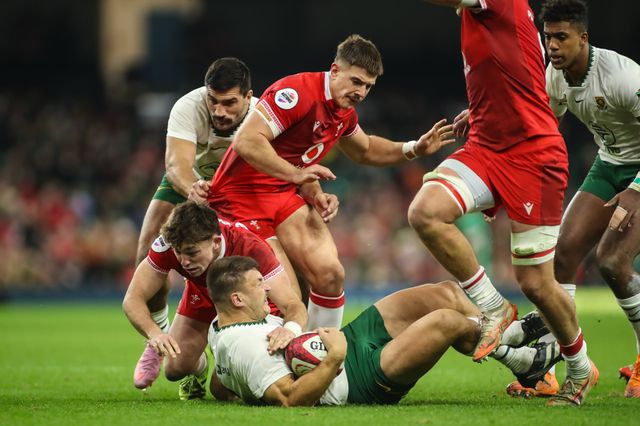 Andre Esterhuizen of South Africa is tackled by Dan Edwards of Wales during the Quilter Nations Series 2025 match Wales vs South Africa at Principality Stadium, Cardiff, United Kingdom, 29th November 2025

(Photo by Andrew Lewis/News Images)

*** GER AUT SUI OUT ***