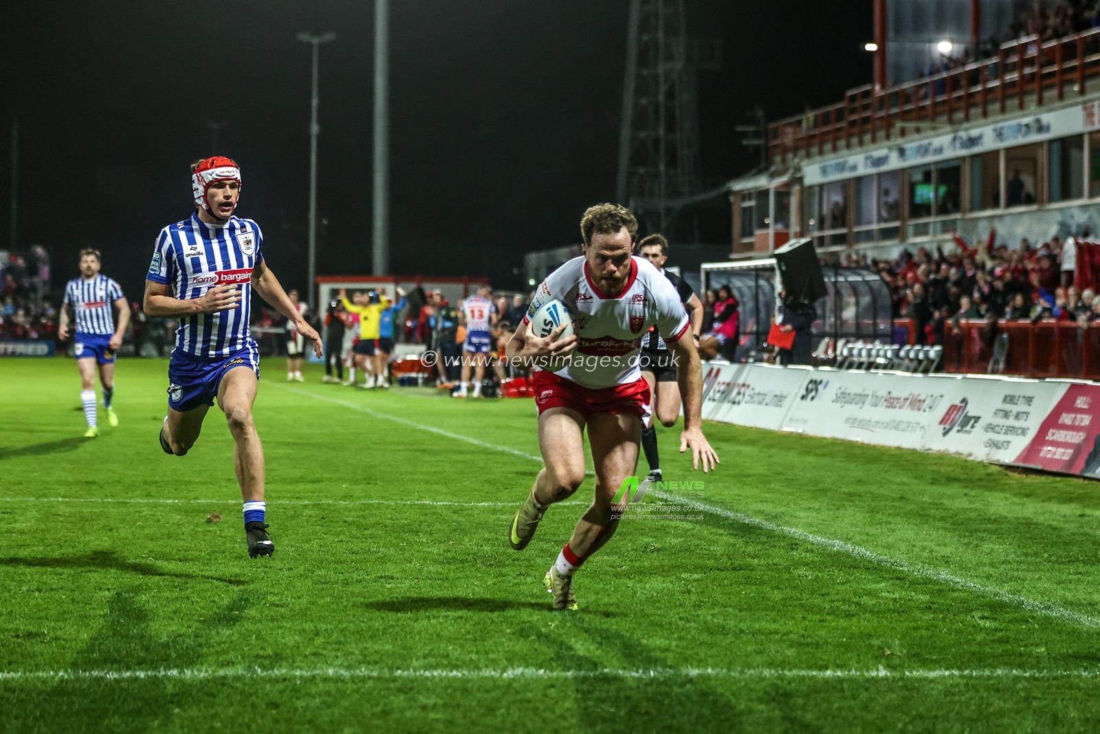 Joe Burgess of Hull KR goes over for a try during the Betfred Super League round 6 match Hull KR vs St Helens at Sewell Group Craven Park, Hull, United Kingdom on 27 March 2026

(Photo by Alfie Cosgrove/News Images)